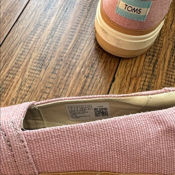 TOMS Women's Loafers - Picture 2 of 6